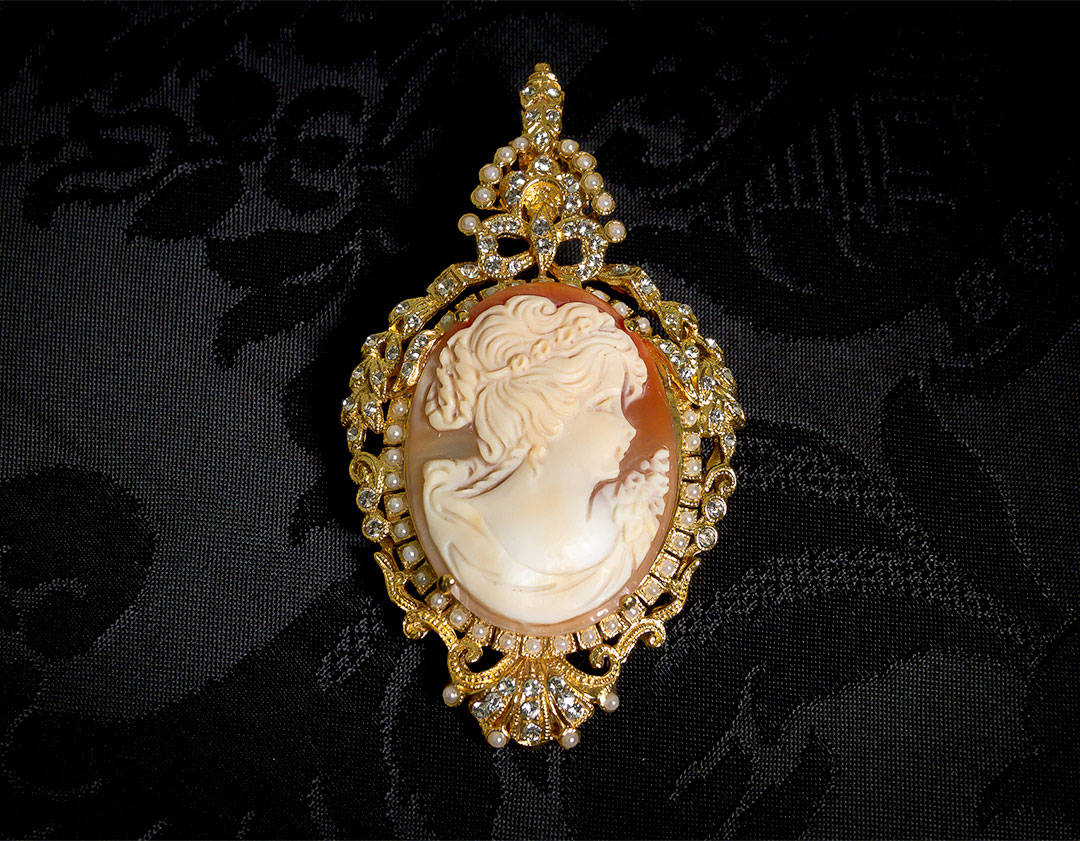 Colgante siglo XVIII de camafeo natural ref. 3040 oro