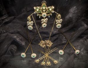 Aderezo del siglo XVIII en esmeralda y perla