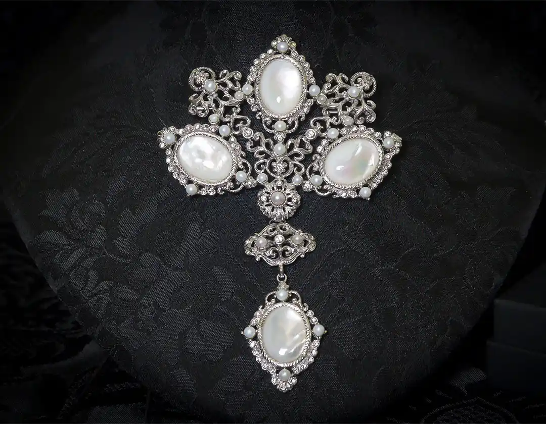 Aderezo del siglo XVIII en nácar, perla y cristal ref. m100