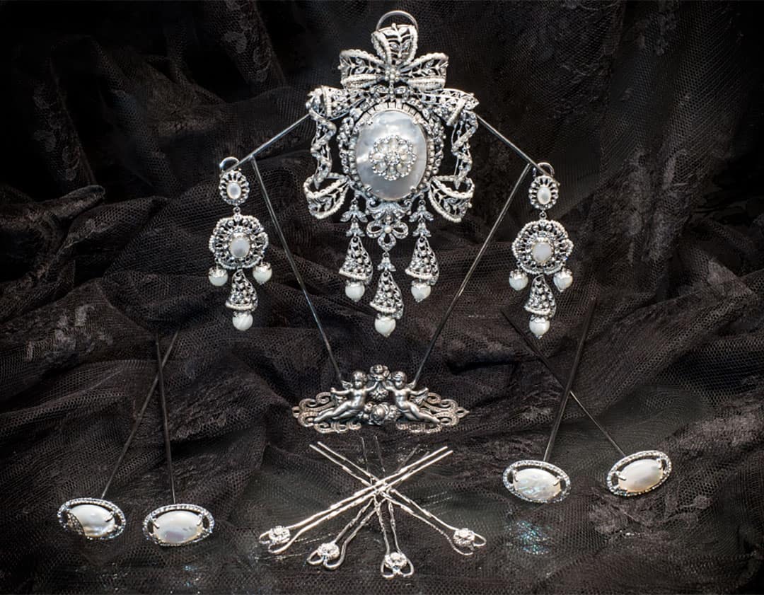 Aderezo del siglo XVIII en nácar, cristal y perla ref. m115