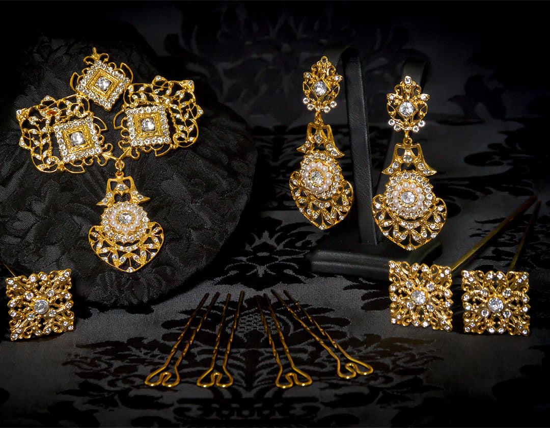 Aderezo del siglo XVIII modelo de a uno en cristal, perla y oro ref. r5018