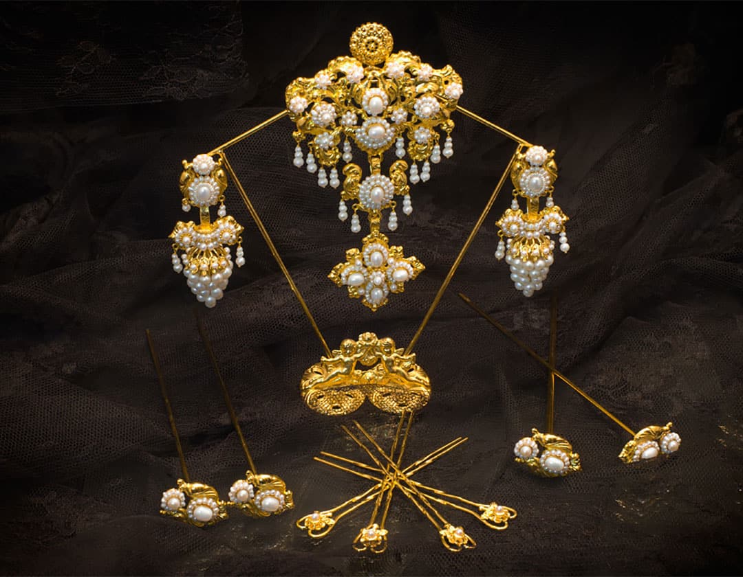 Aderezo del siglo XIX modelo del racimo en perla y oro ref. C-14