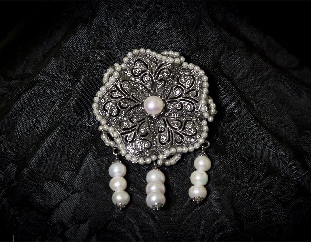 Pendientes y joia de la polca en perla, cristal y rutenio ref. M-114