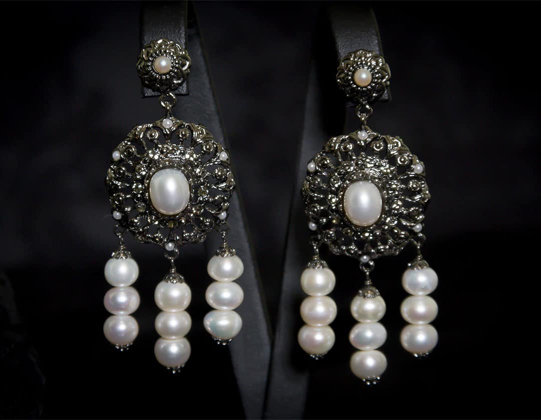 Pendientes y joia de la polca en perla, cristal y rutenio ref. M-114