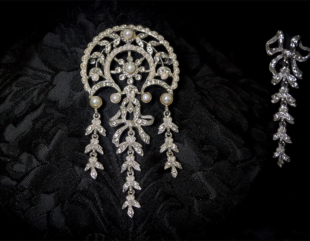 Aderezo del siglo XVIII modelo del chorro en perla, cristal y rodio ref. m121