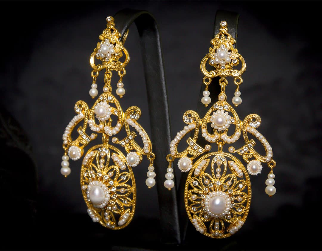 Aderezo del siglo XVIII modelo de a uno en perla, cristal y oro ref. m93