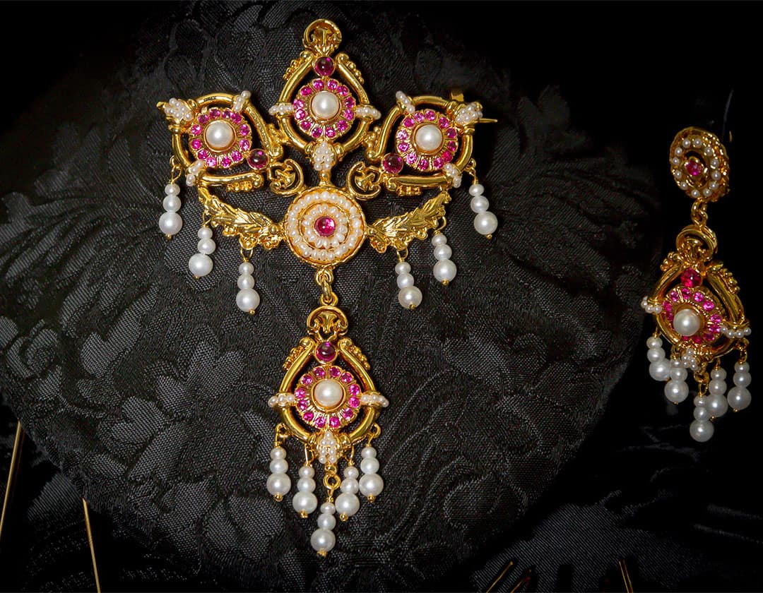 Aderezo del siglo XVIII de ornamentación vegetal en rubí, perla y oro ref. ab13