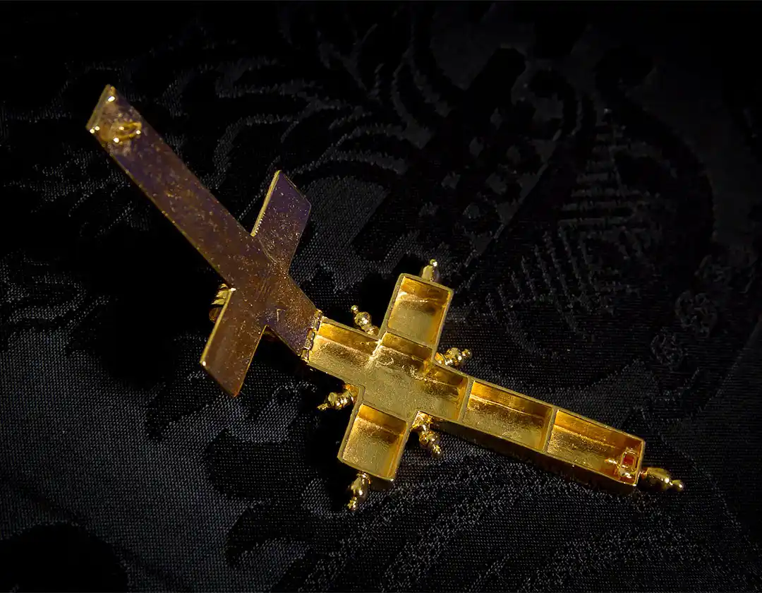 Cruz - Relicario de primeros del siglo XVIII en oro ref. 35