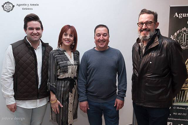 Con miembros de la Junta Local de Carlet, Josep Mur Diaz-Hellin y Vicente Pueblas Marco - Presidente de la Junta Local Fallera de Carlet